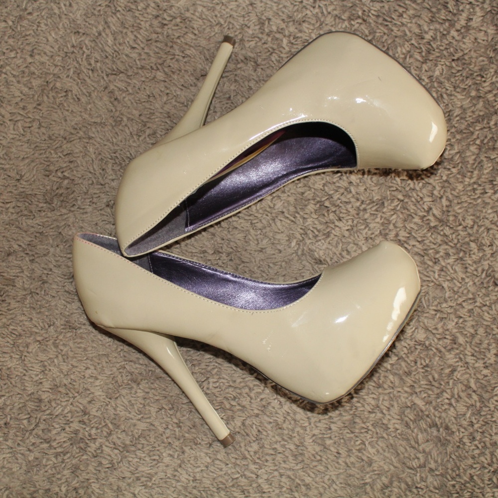 Patent Leather Pumps Platforms - Picture 5 of 8
